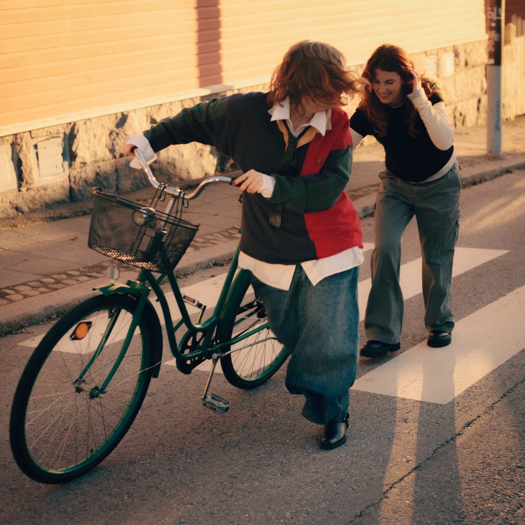 Asla Jo – Pussailen tyttöjen&nbsp;kaa